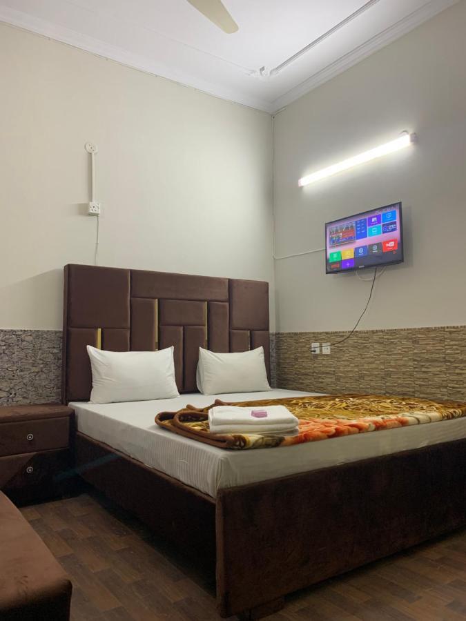 Eden Plus Executive Hotel 拉合尔 外观 照片